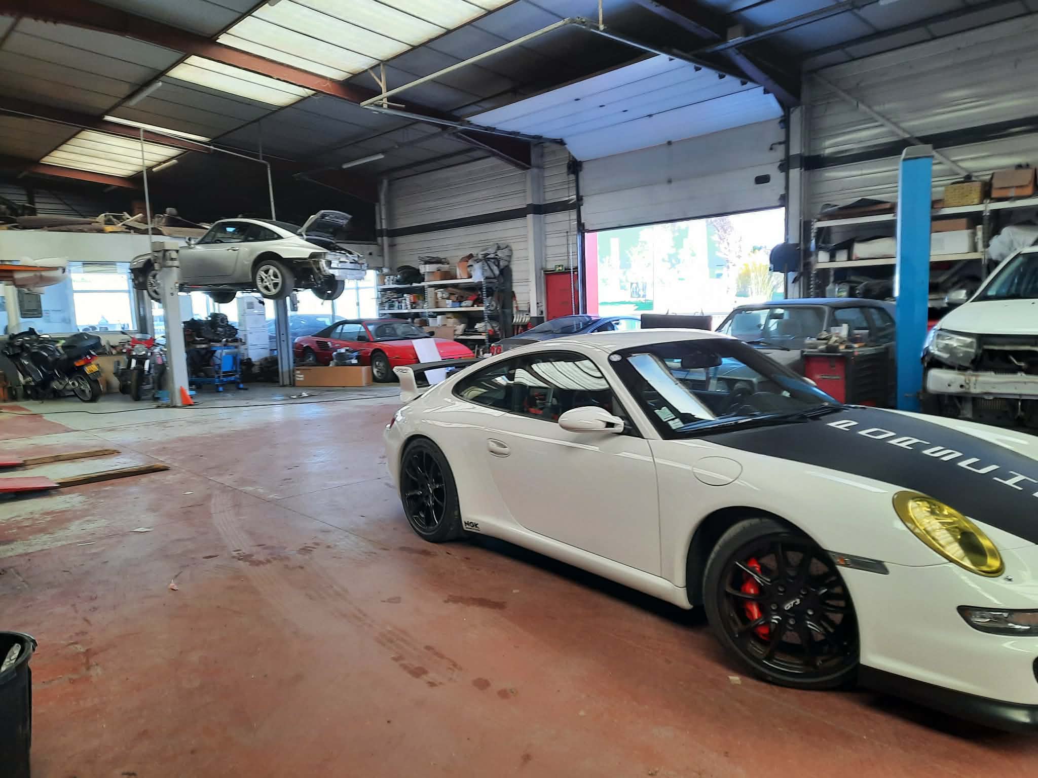 entretien d&rsquo;une grande Ferrari V12