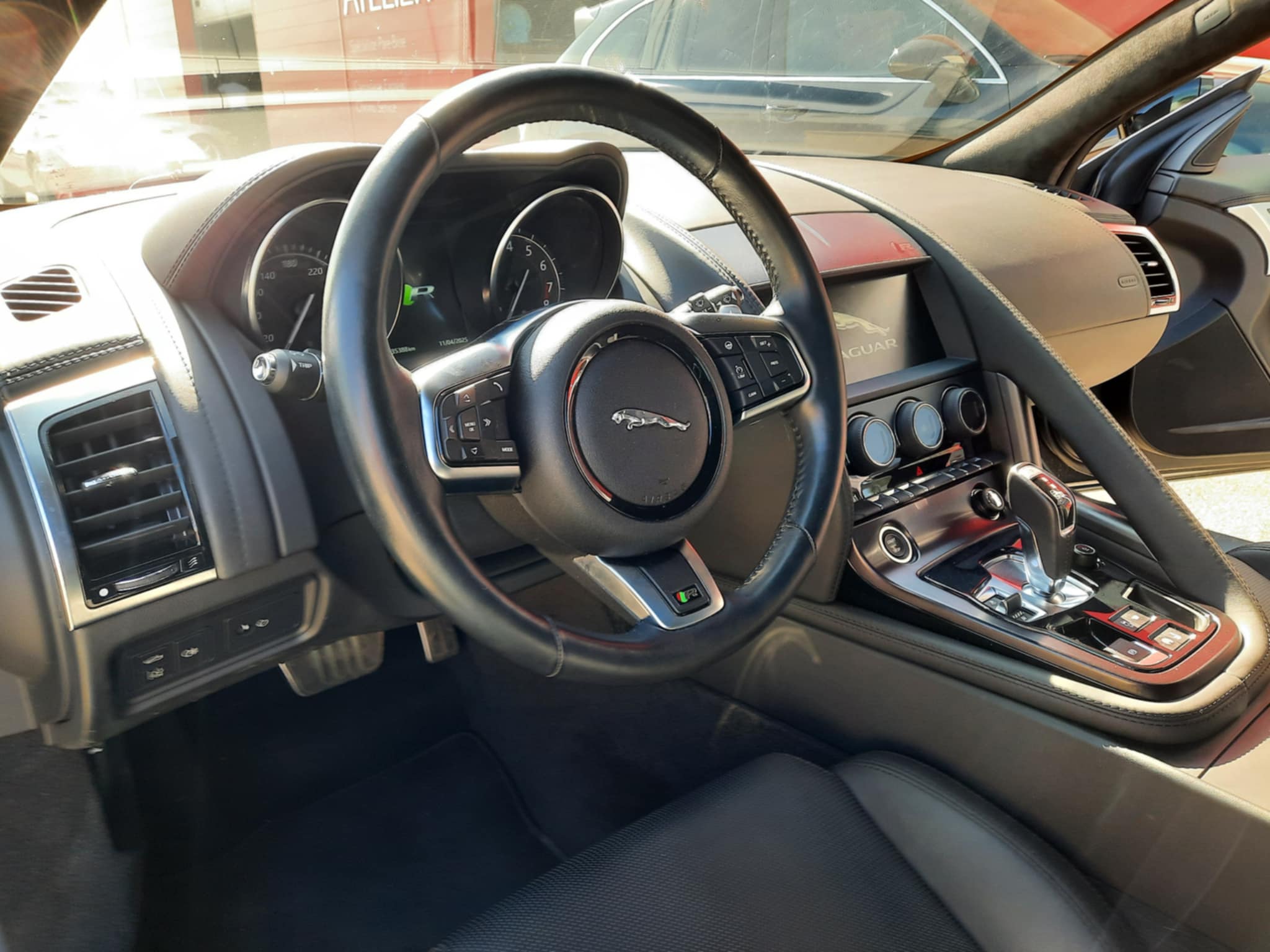 Jaguar F-Type V8 : l&rsquo;instinct &agrave; l&rsquo;&eacute;tat pur