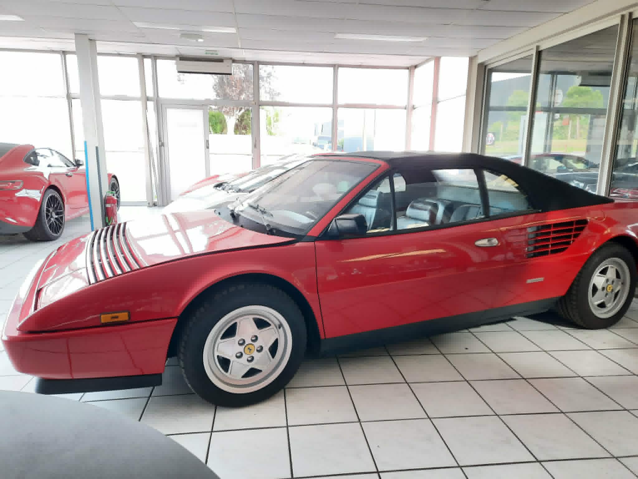 Showroom en effervescence, atelier sous pression : le quotidien du Garage Batayer