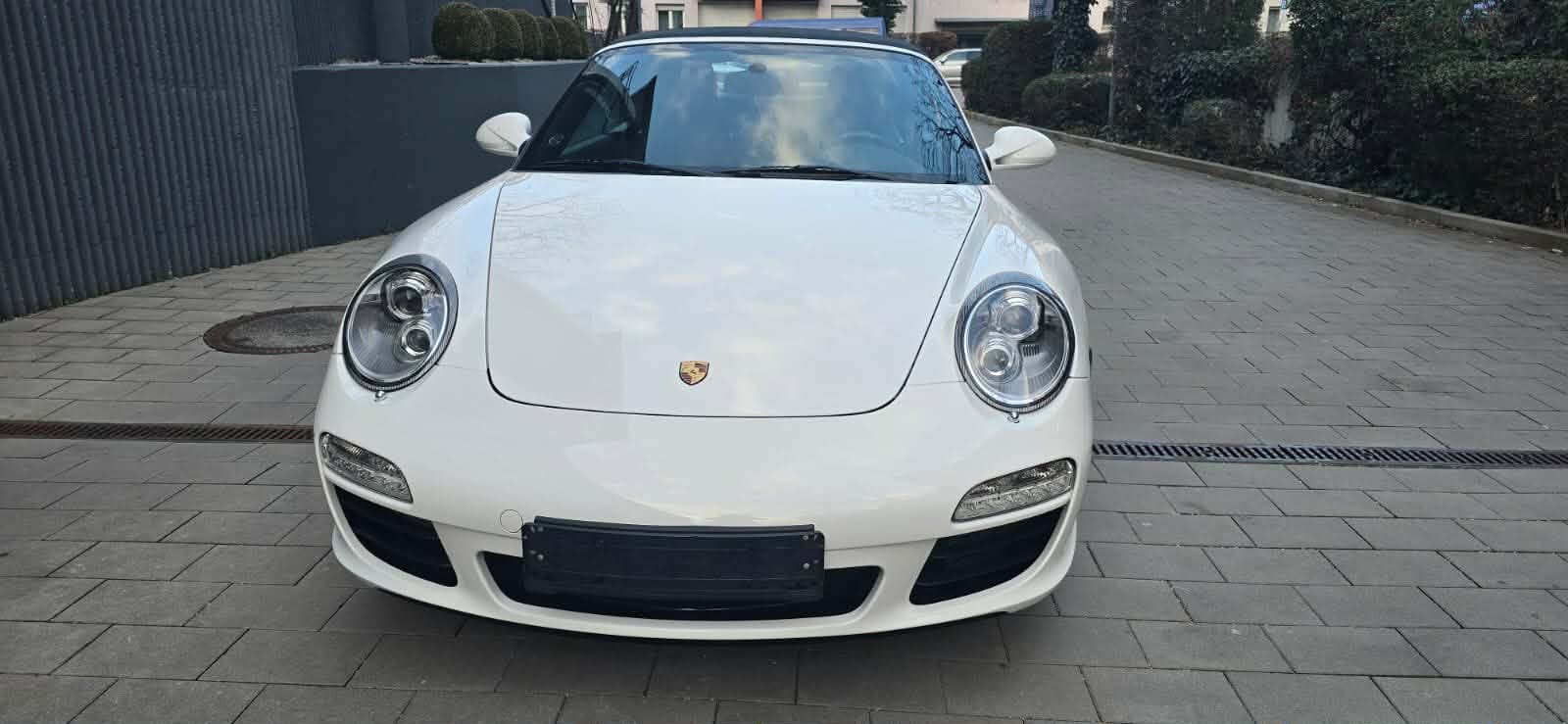 PORSCHE 911 CABRIOLET